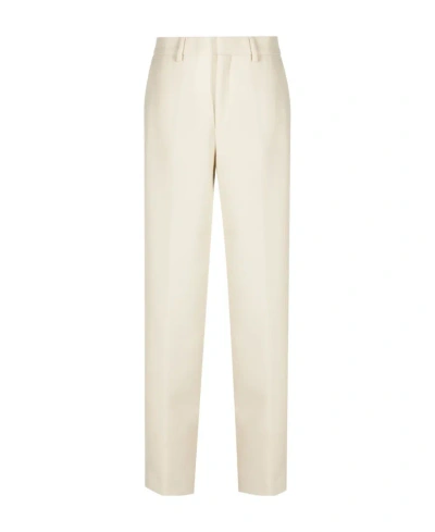 CLOSED BELT LOOP WITH JEANS