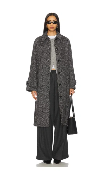 Closed Belted Coat In Gray