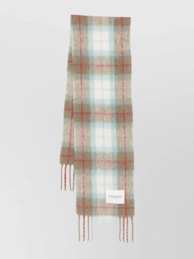 Closed Cozy Plaid Wool Scarf With Fringed Edges In Neutral