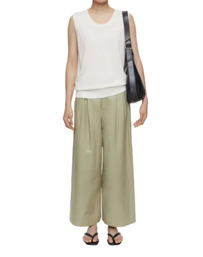 Closed Crew Neck Sleeveless Tee In Ivory In Multi