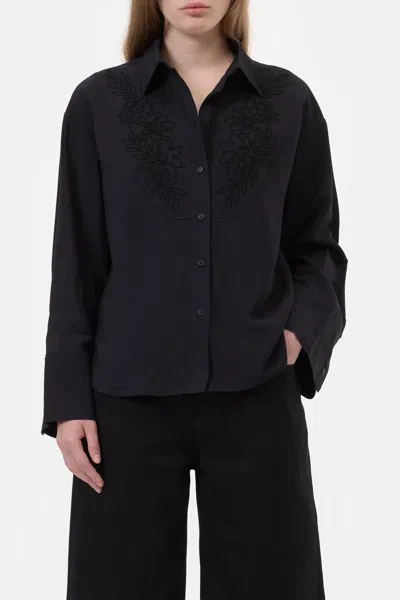 Closed Flower Embroidered Shirt In Black