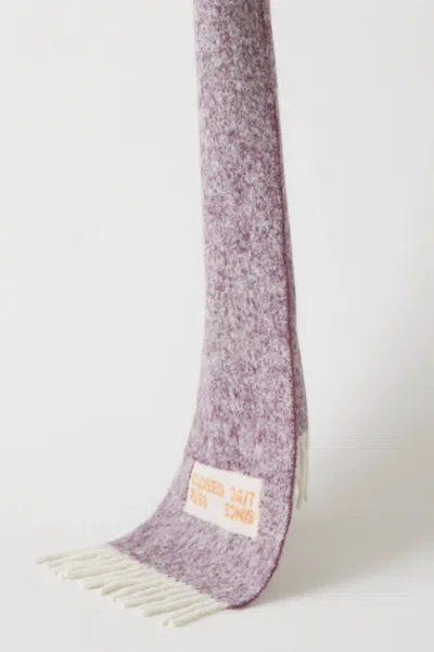 Closed Fluffy Jacquard Scarf In Burgundy In White