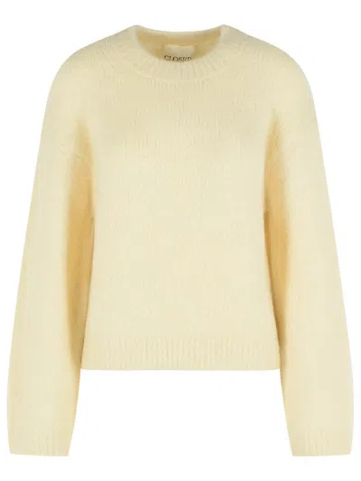 Closed Round-neck Knitted Sweater In Neutral