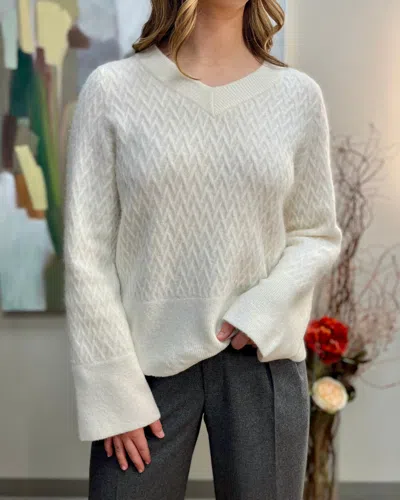 Closed Long Sleeve V-neck Pullover In 218 Ivory In White