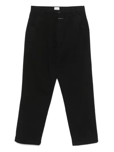 Closed Portland Hose In Schwarz