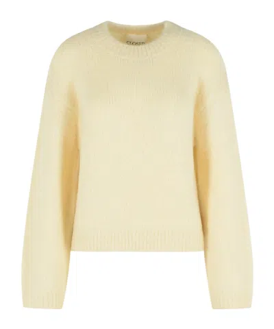 CLOSED ROUND-NECK KNITTED SWEATER