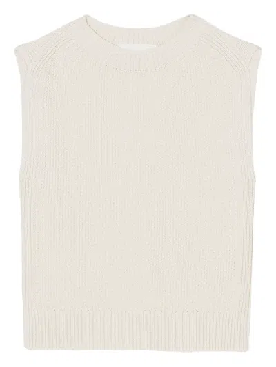 Closed Round-neck Sleeveless Top In White