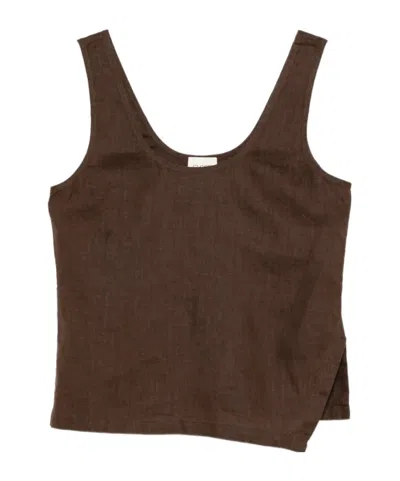 Closed Split Tank Top In Brown