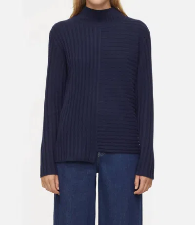 Closed Turtle Neck Pullover In Dark Night In Grey