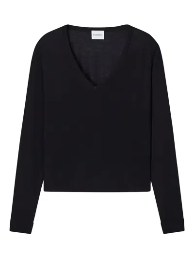 Closed V-neck Long-sleeve Sweater In Black