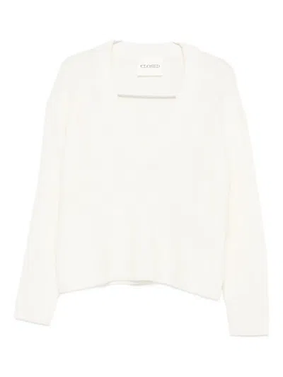 Closed V-neck Jumper In White