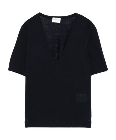 Closed V-neck T-shirt