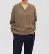CLOSED V-NECKLINE SWEATER IN CHOCOLATE CHIP