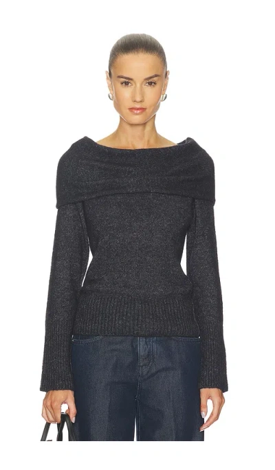 Closed Wide Collar Long Sleeve In Black