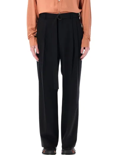 CMMN SWDN MEN'S BLACK PLEATED TROUSERS FOR SS24