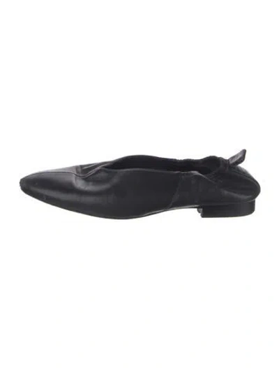 Pre-owned Co Leather Ballet Flats In Black