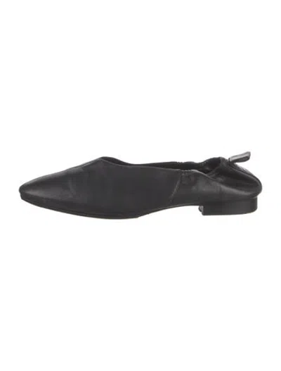 Pre-owned Co Leather Ballet Flats In Black