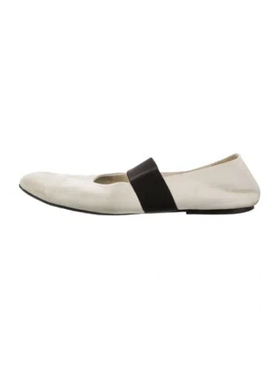 Pre-owned Co Leather Ballet Flats In White