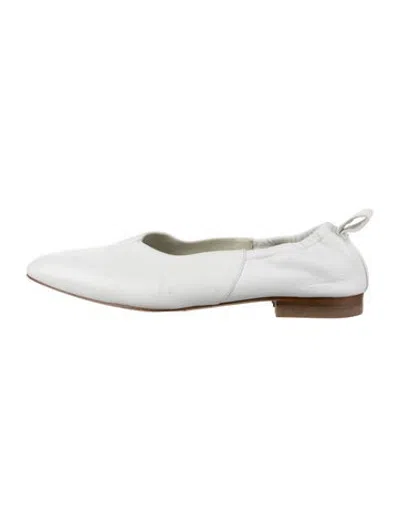 Pre-owned Co Leather Flats In White