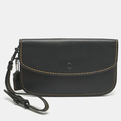 Pre-owned Coach Black Leather Wristlet Clutch