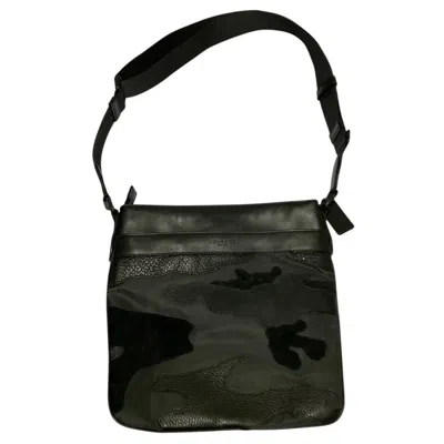 Pre-owned Coach Black Shoulder Bag ()