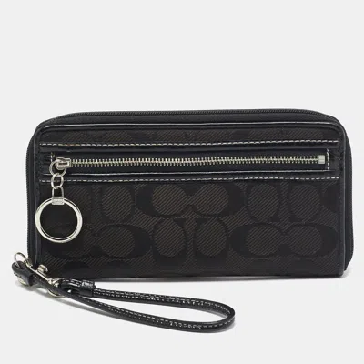 Coach Black Signature Canvas And Patent Leather Wristlet Wallet