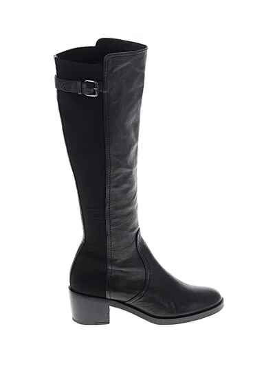 Pre-owned Coach Boots In Black