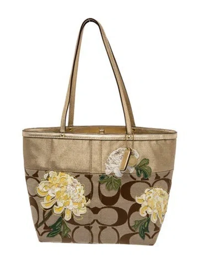 Pre-owned Coach Canvas Tote In Neutrals