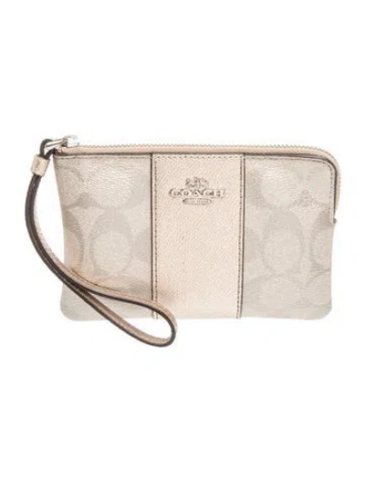 Pre-owned Coach Clutch In Brown