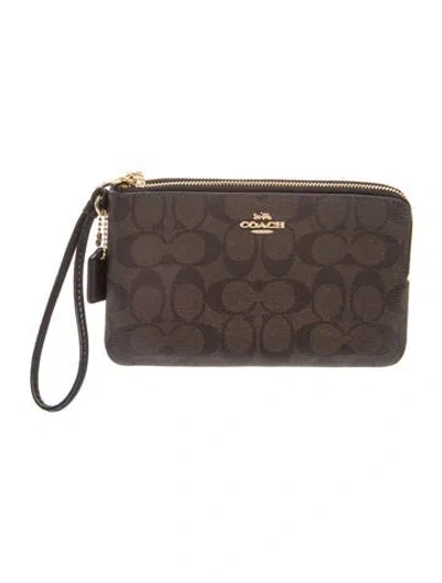 Pre-owned Coach Clutch In Brown