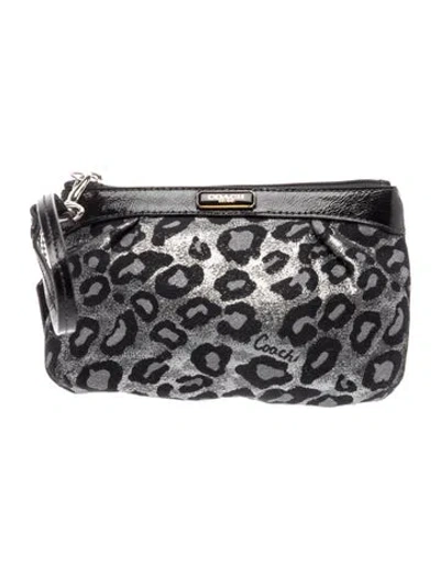 Pre-owned Coach Clutch In Gray