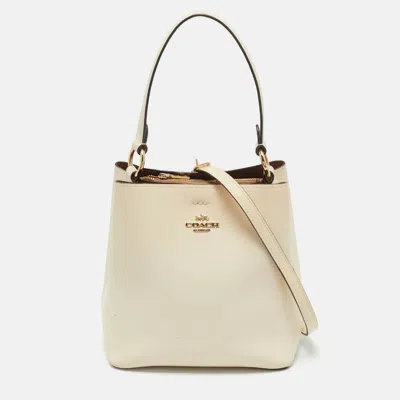 Pre-owned Coach Ivory Leather Small Town Bucket Bag In White