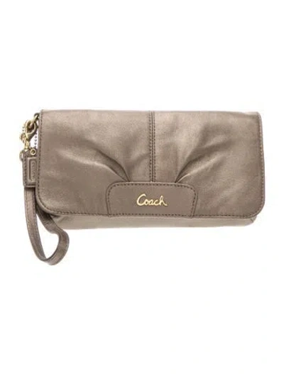 Pre-owned Coach Leather Clutch