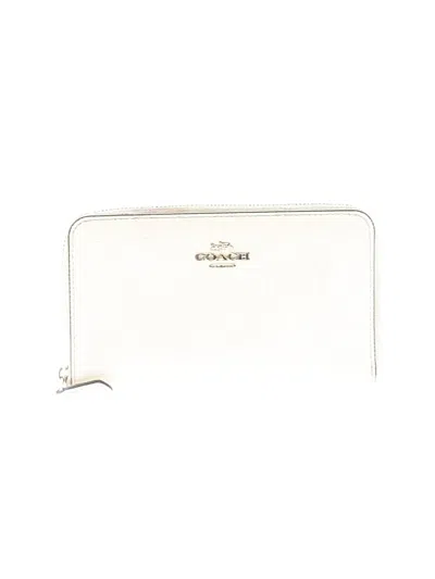 Pre-owned Coach Leather Wallet In Ivory