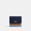 Coach Mila Kleines Portemonnaie Mit Umschlag In Blockfarben In Blue