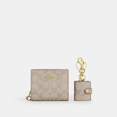 Coach Outlet Boxed Snap Wallet And Picture Frame Charm In Gold/champagne