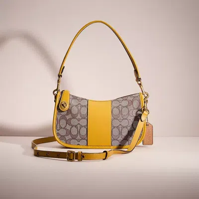 Coach Restored Swinger In Signature Jacquard In Brass/oak Flax