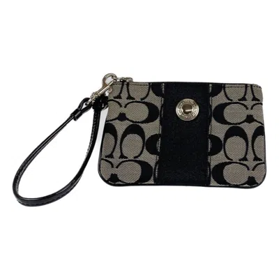Pre-owned Coach Signature Canvas Pouch () In Black