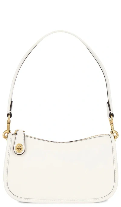 Coach Swinger 20 Bag In 粉笔白