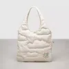 Coach Topia Loop Gesteppte Wolken Tote In White