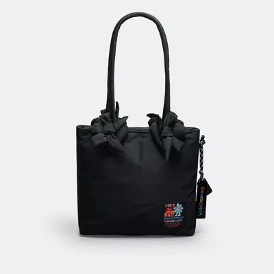 Coach Topia Loop Kleine Tote Aus Recyceltem Polyester Mit Herz-applikation In Black