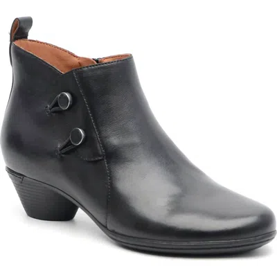 Cobb Hill Women's Larsa Bootie - Wide In Black