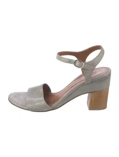 Pre-owned Coclico Leather Patterned Sandals In Grey