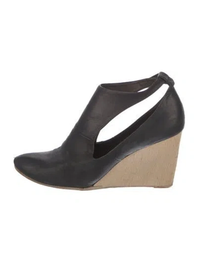 Pre-owned Coclico Leather Pumps In Black
