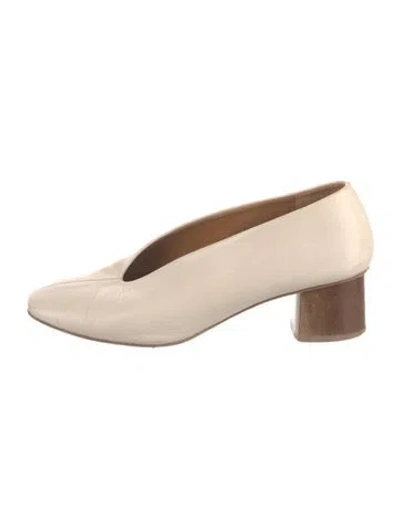Pre-owned Coclico Leather Pumps In Neutrals