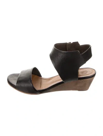 Pre-owned Coclico Leather Sandals In Black