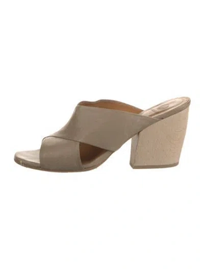Pre-owned Coclico Leather Slides In Neutrals