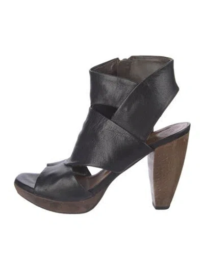 Pre-owned Coclico Leather Slingback Pumps In Black