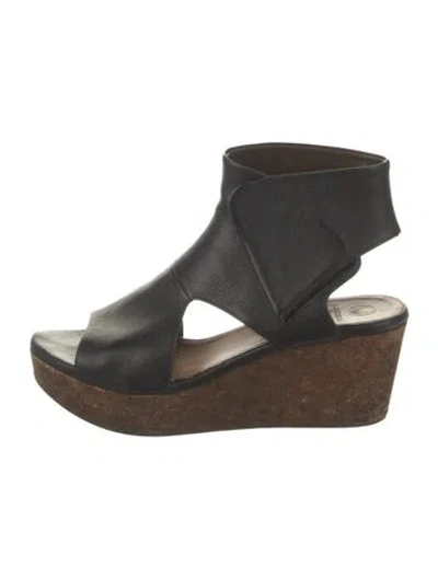 Pre-owned Coclico Leather Slingback Pumps In Black