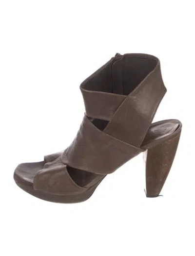 Pre-owned Coclico Leather Slingback Sandals In Black